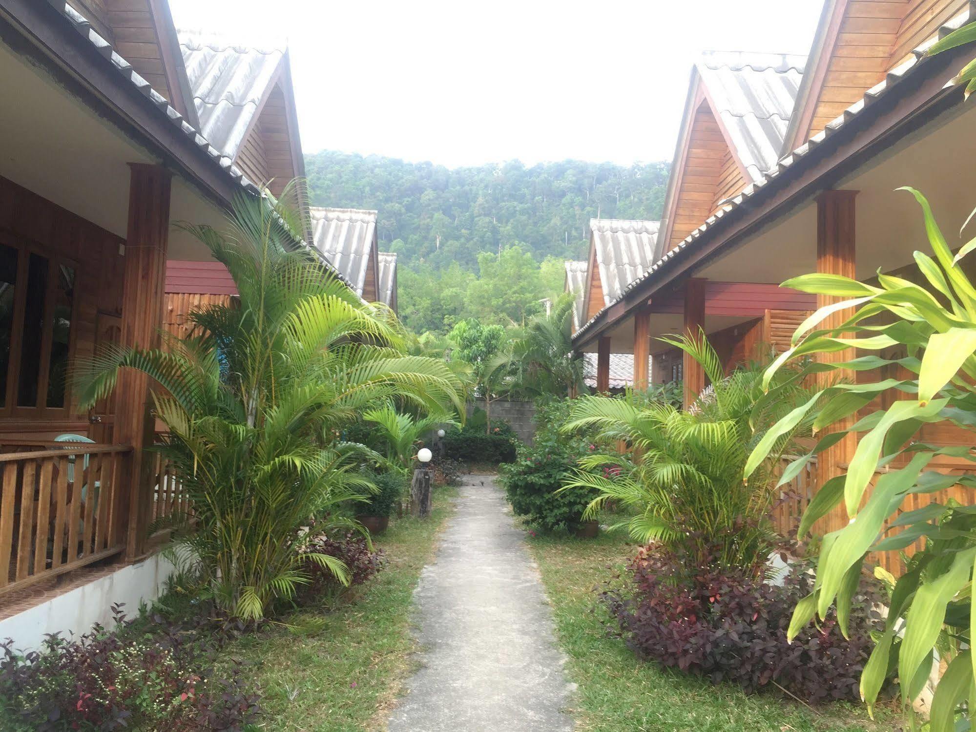 Poonsap Resort Koh Lanta Exterior photo